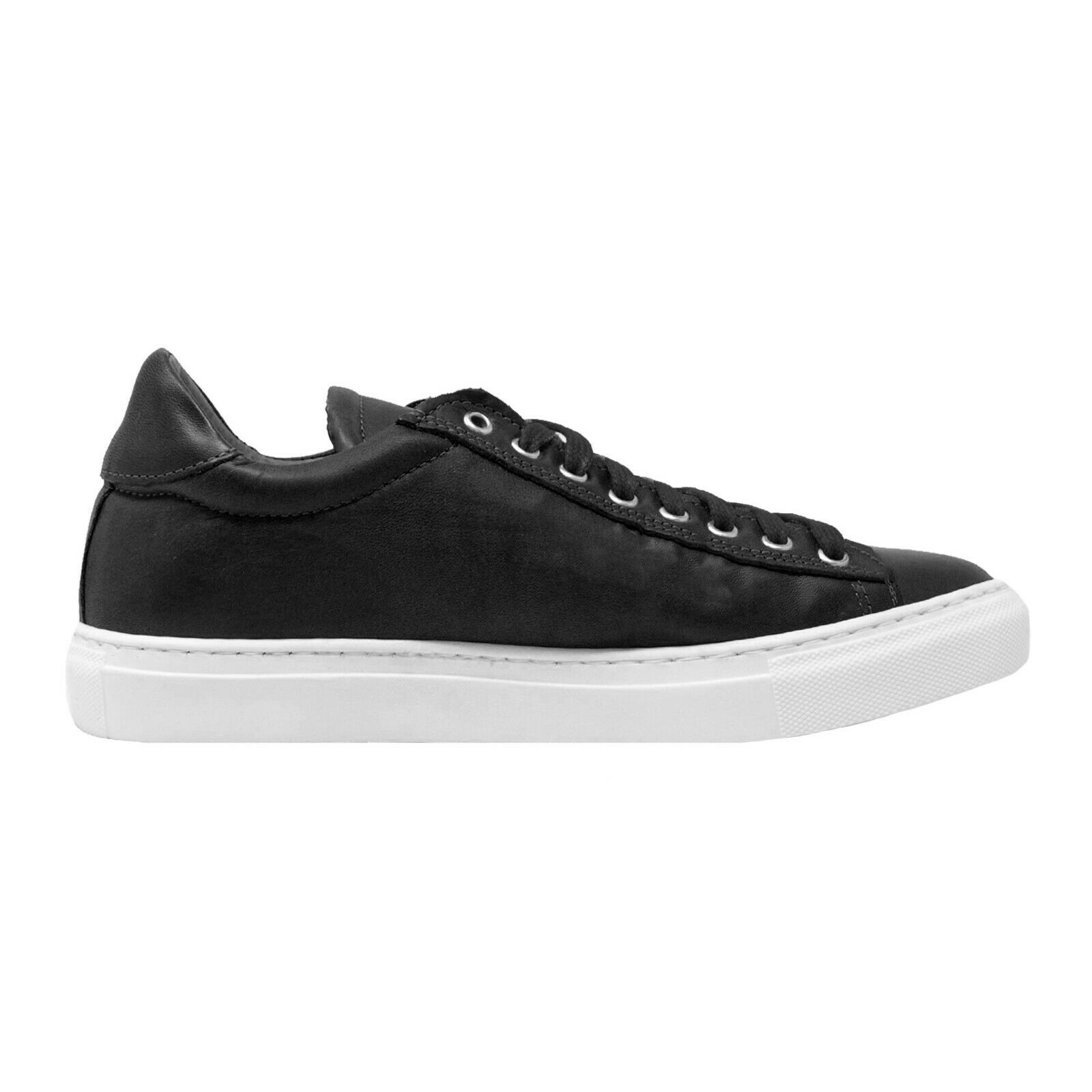 scarpe nere sportive eleganti