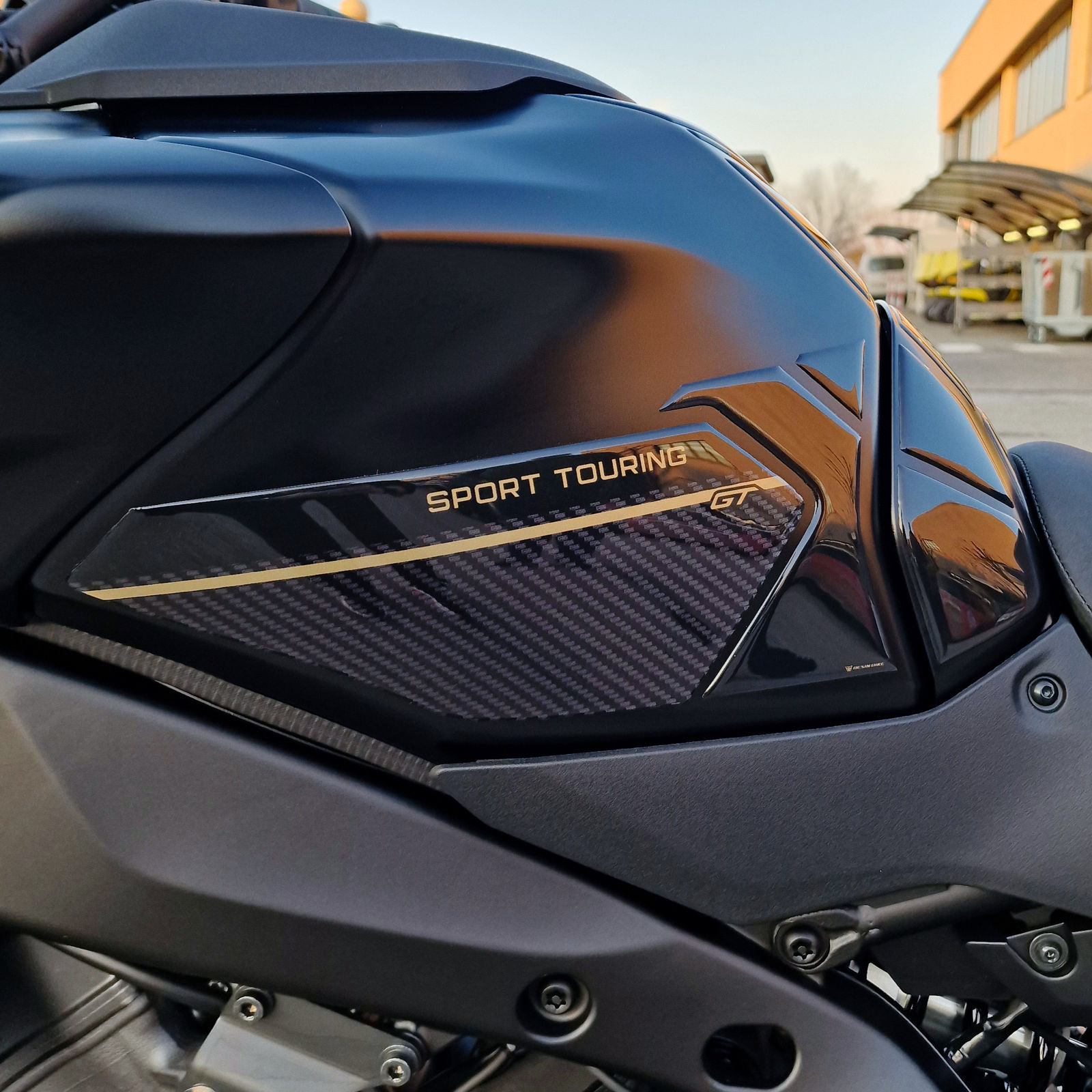Labelbike 3D Resin Tank Pad Sticker For Yamaha Tracer 9 GT 2021-2023 - Carbon Black White Design, Scratch Protection - View #9