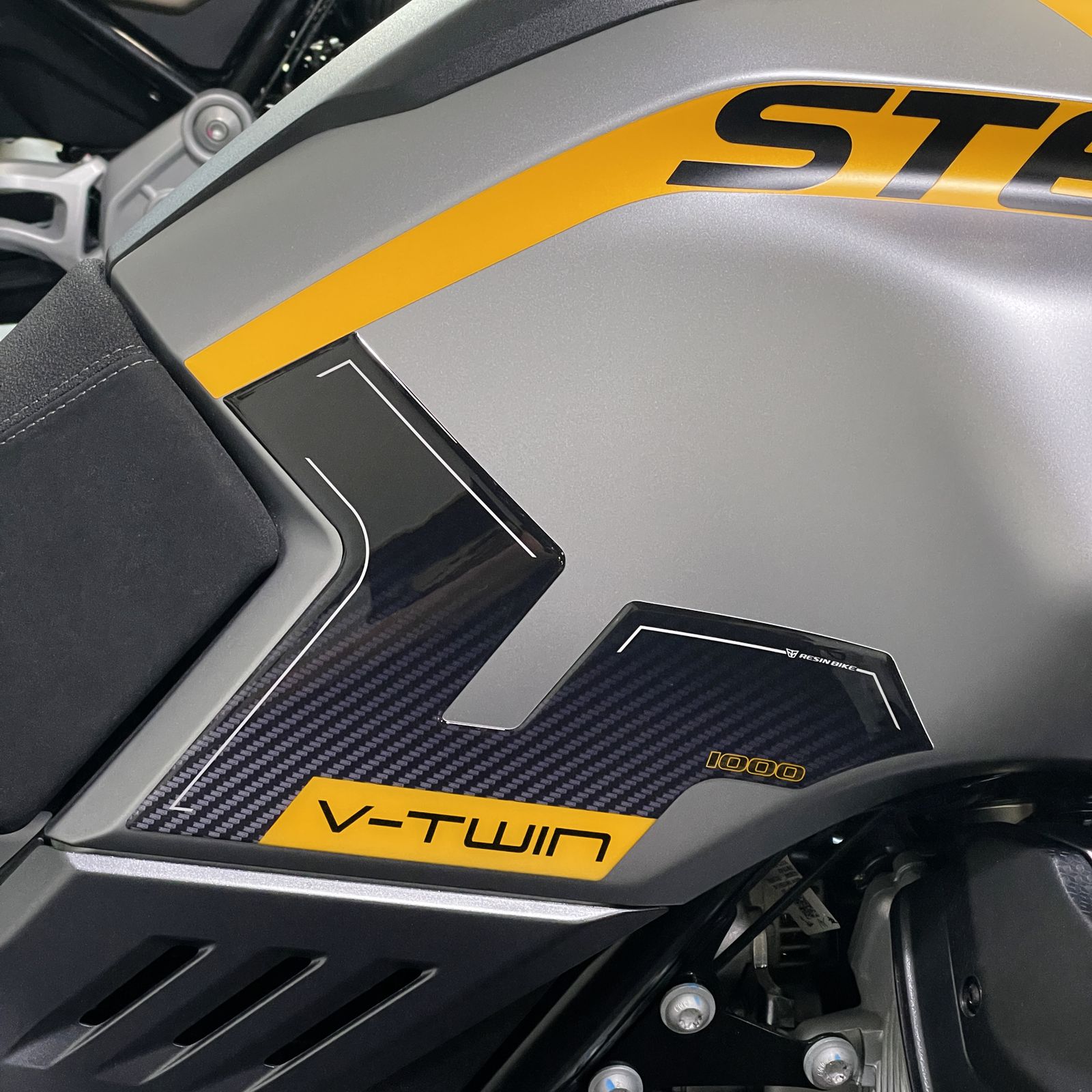 Silver 3D Gel Tank Guard Stickers For Moto Guzzi Retro Models – Labelbike, Made In Italy