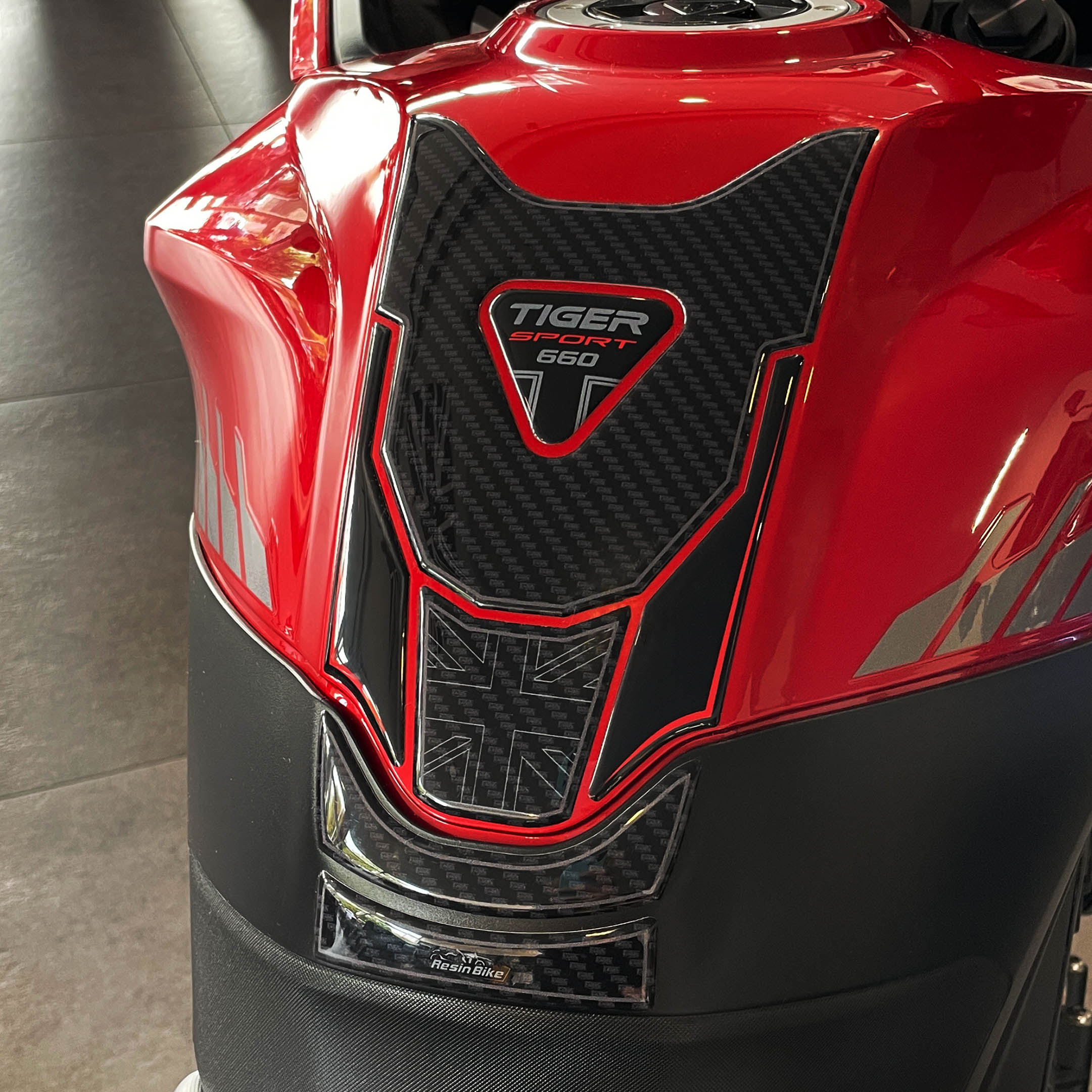 Resin Bike Kit Adesivi Moto Per Triumph Tiger 900 Rally Pro 2024 – Protezioni Paraserbatoio In Resina 3D Made In Italy