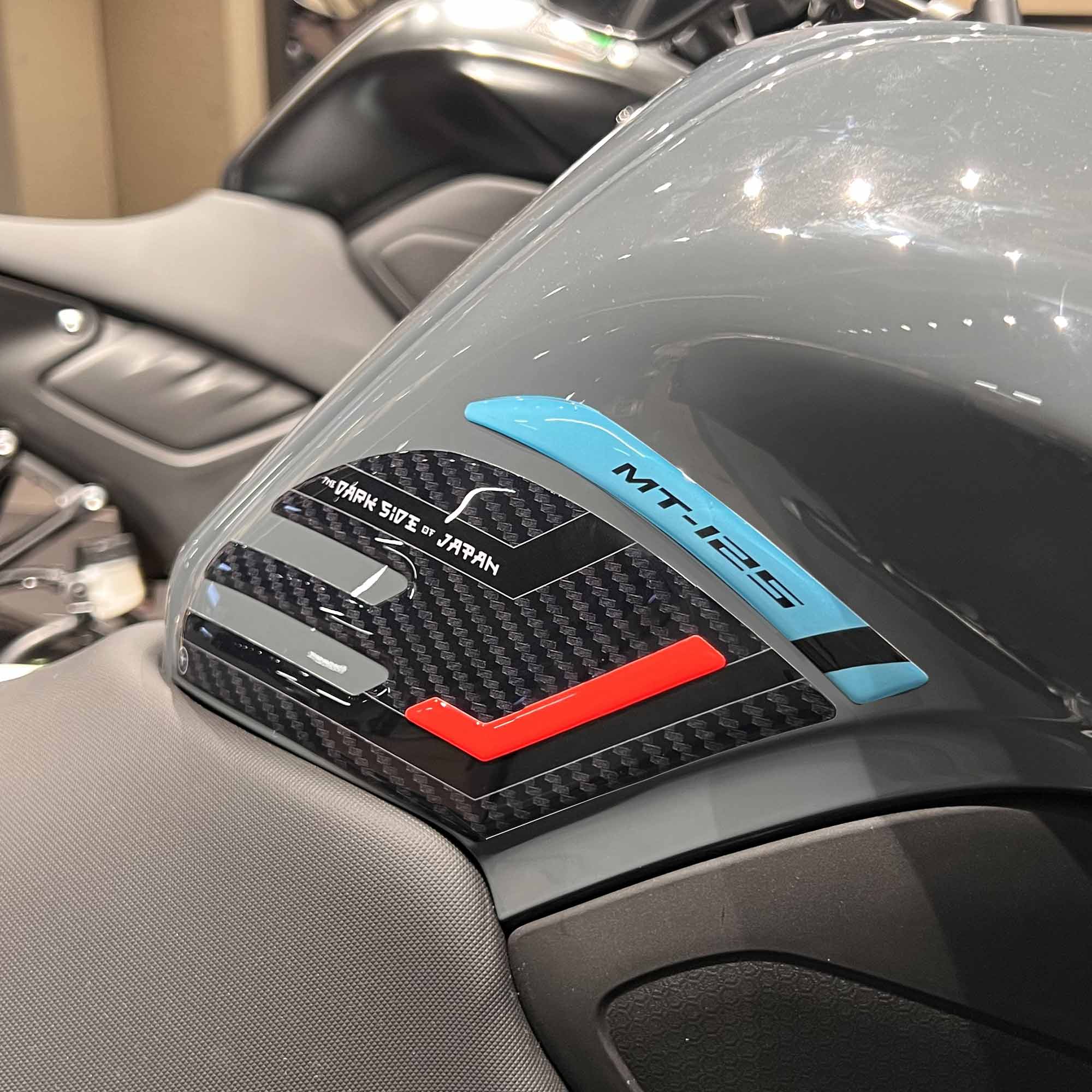 Autocollant Réservoir Moto 3D Labelbike - Protection & Décor Yamaha Xmax 125 2018-2021 - Gel Résine Made In Italy