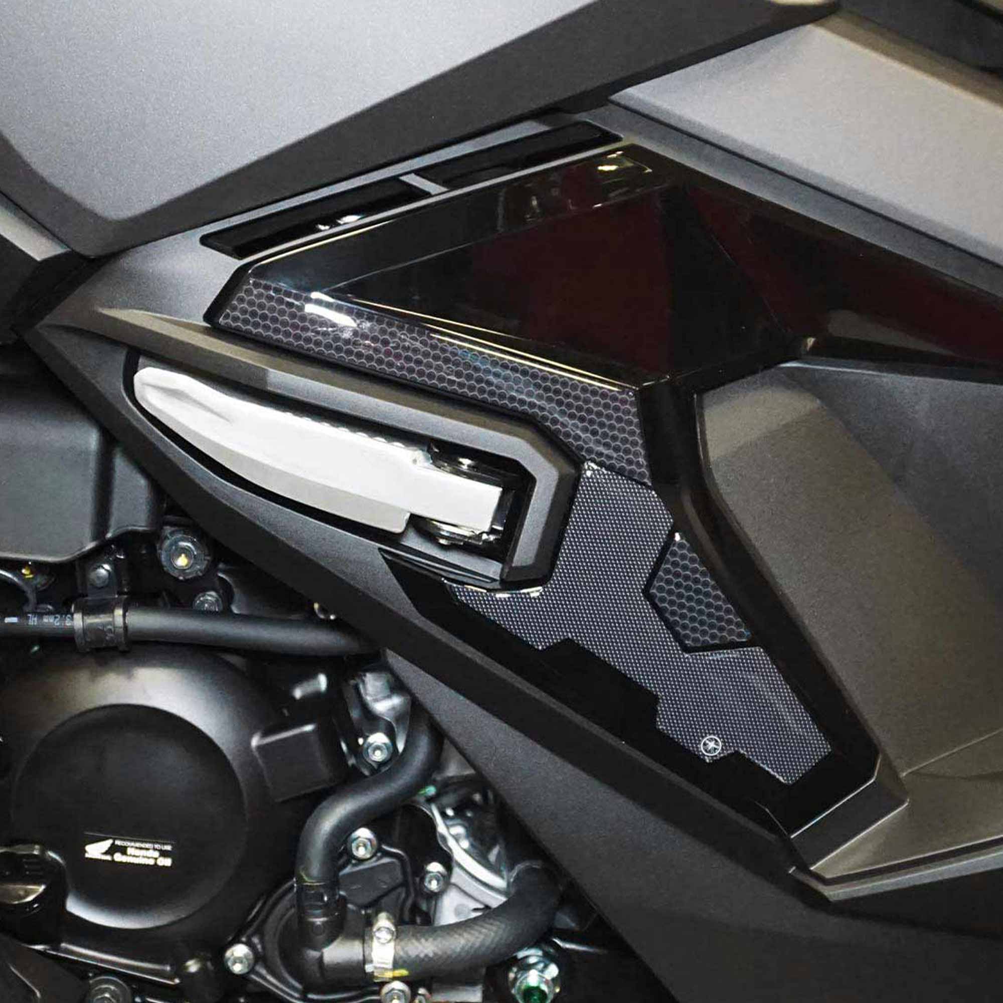 Pedane in Lega di Alluminio Antiscivolo per Honda ADV 350 Pedane in Lega di Alluminio Antiscivolo per Honda ADV 350