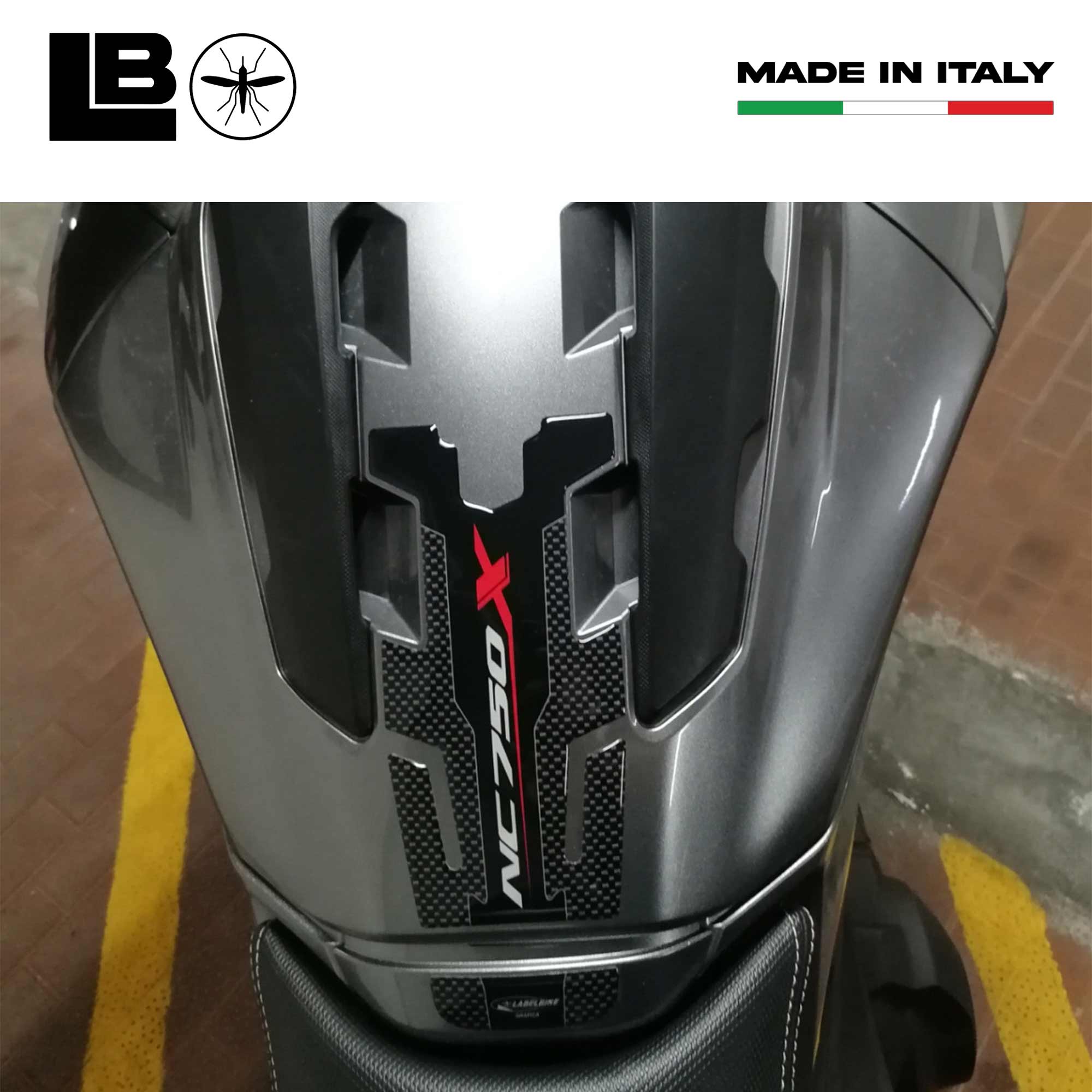 Paraserbatoio In Resina 3D Rosso Per Honda NC 700 X (2014-2015) - AZ Graphishop, Made In Italy - 2